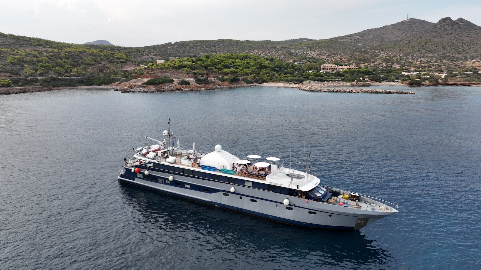 Motor yacht — photo 12