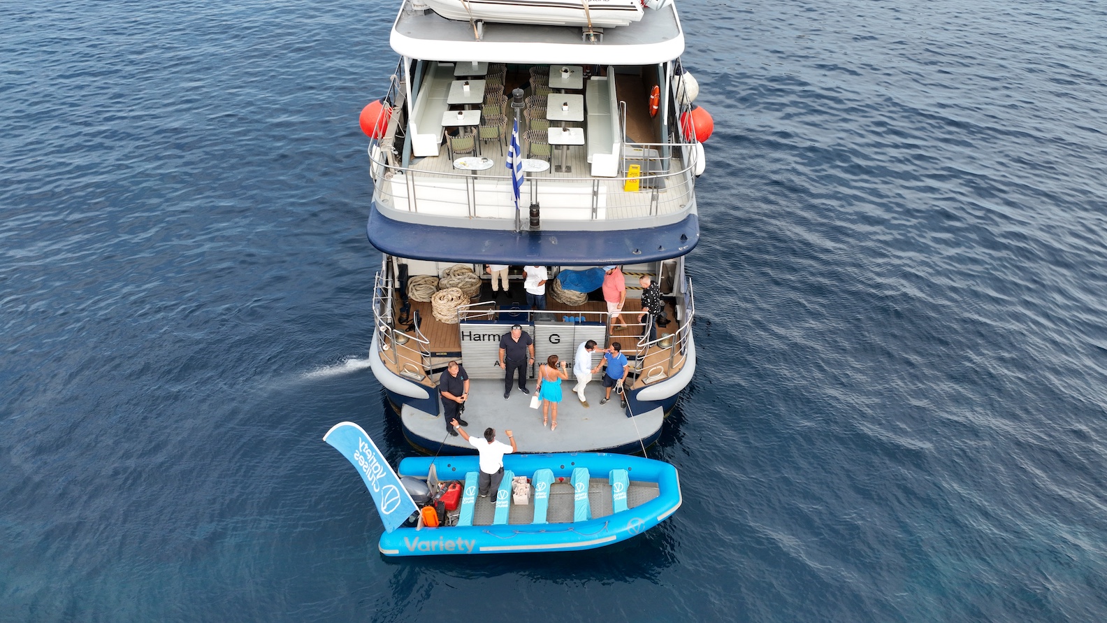 Motor yacht — photo 13
