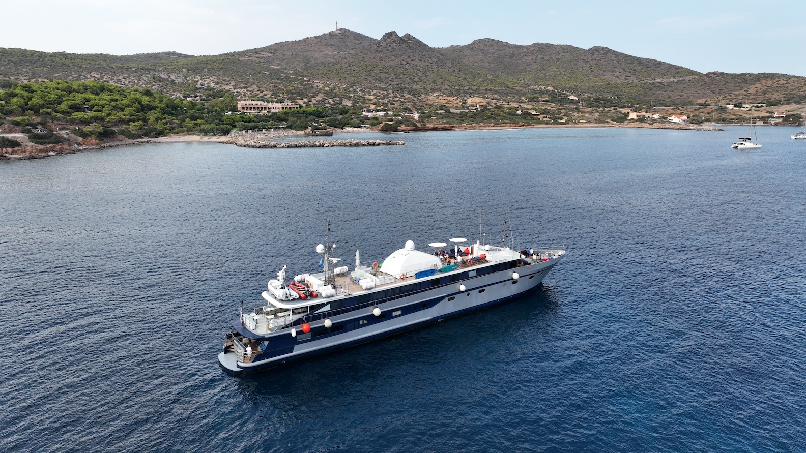 Motor yacht — photo 15
