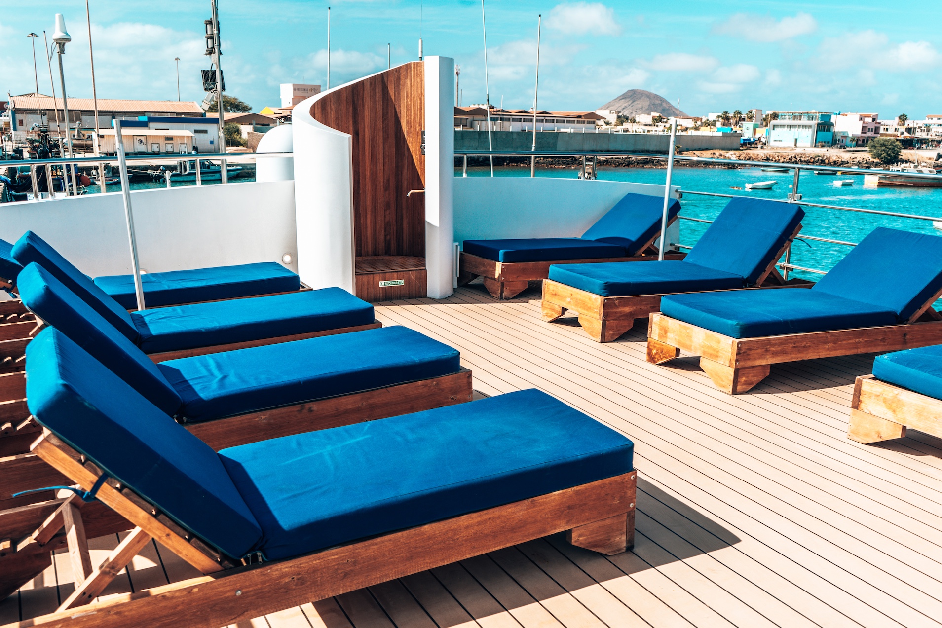 Motor yacht — photo 18
