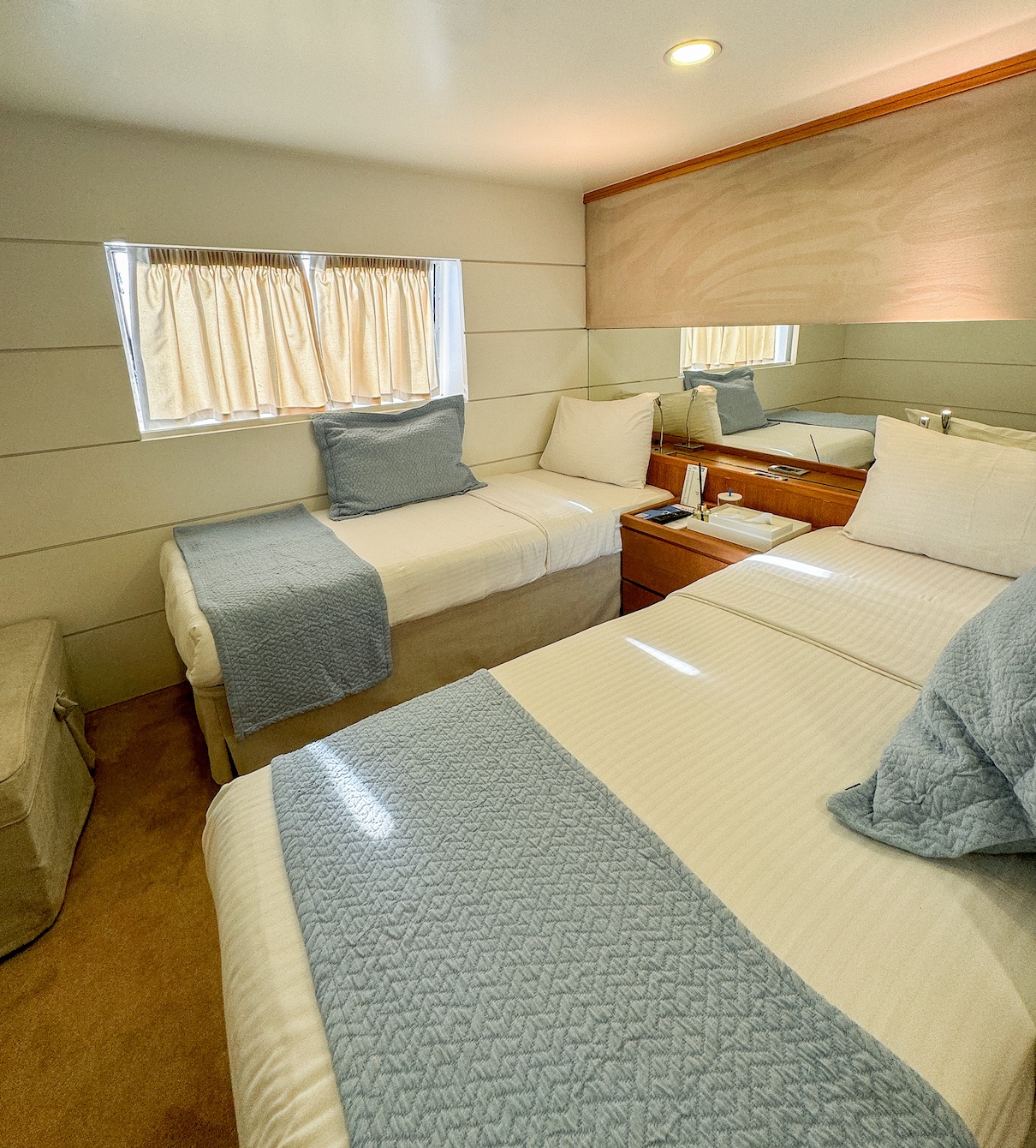 Motor yacht — photo 20