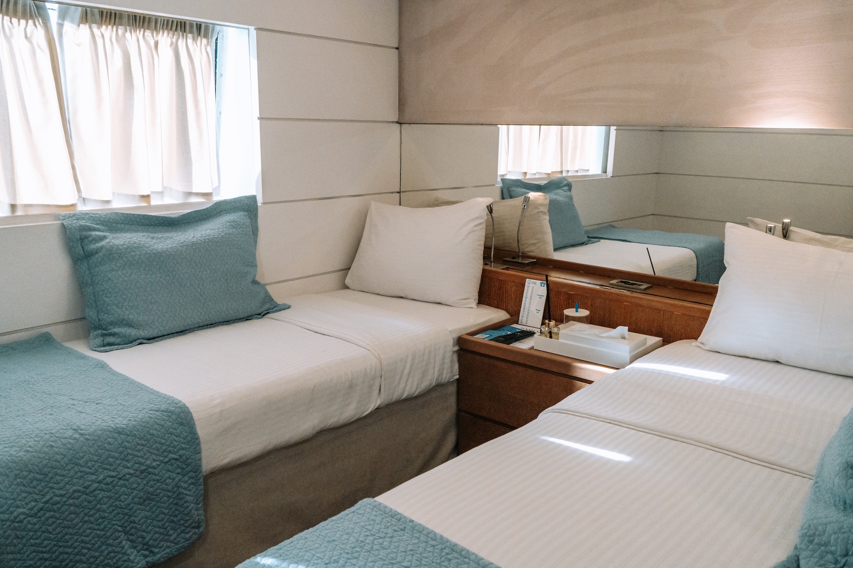 Motor yacht — photo 24