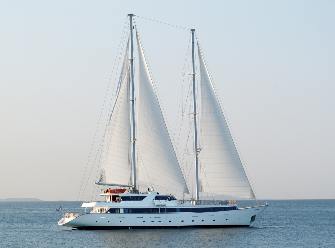 Motor sailer — photo 1