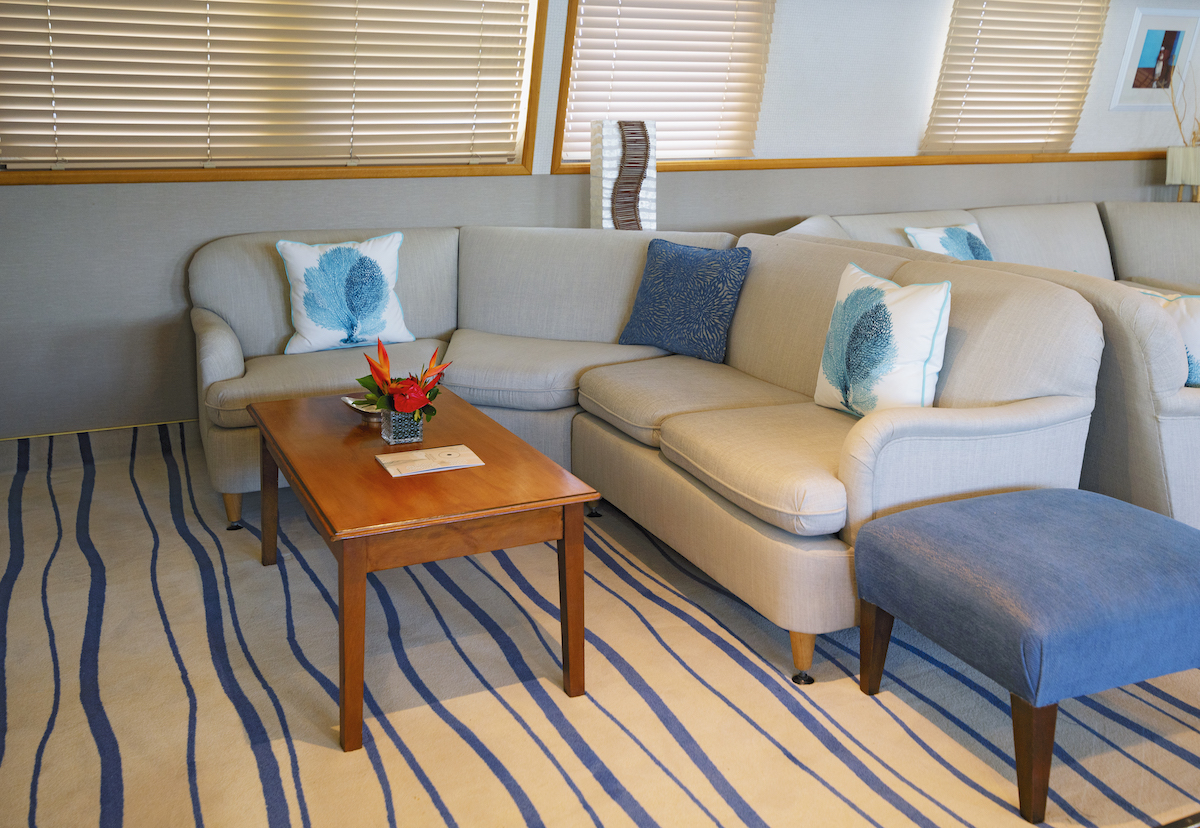 Power catamaran — photo 2