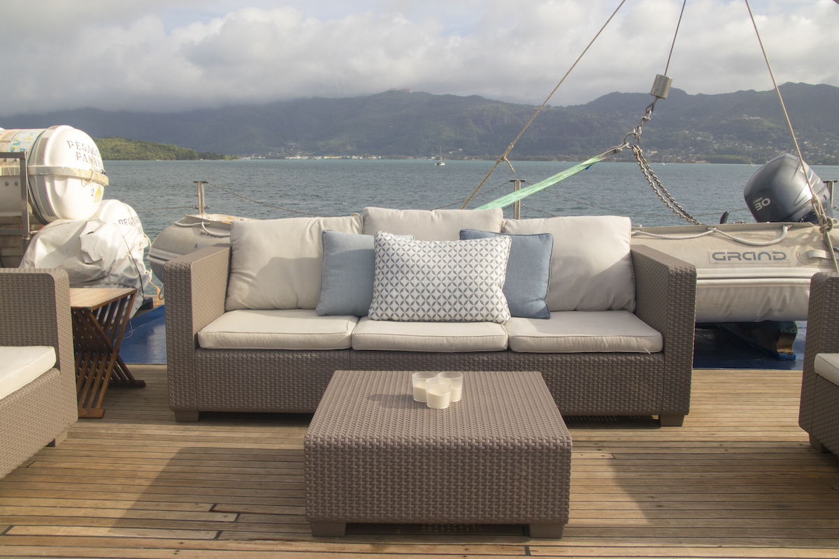 Power catamaran — photo 15