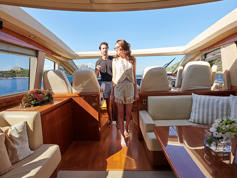 Princess V70 — photo 3