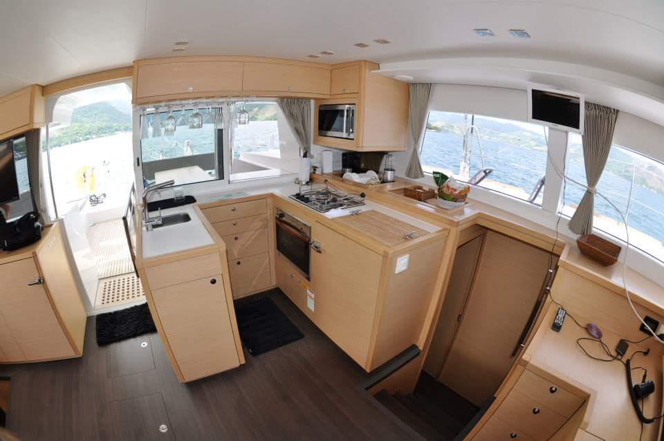 Lagoon 450 — photo 7