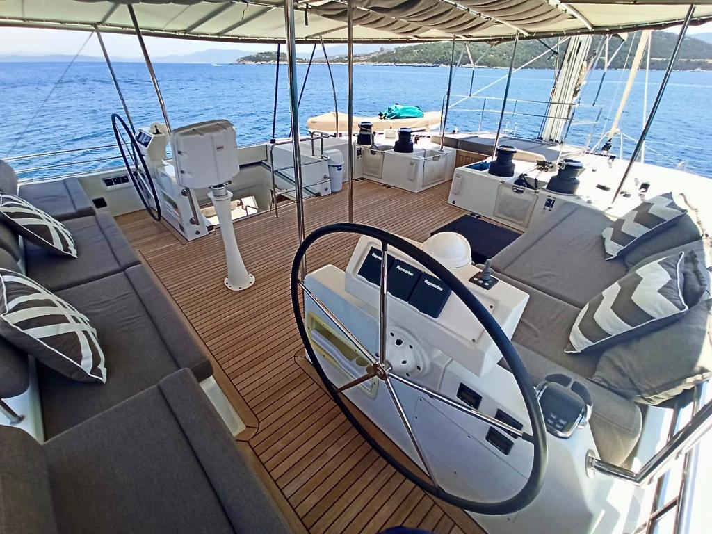 LAGOON 620 — photo 14