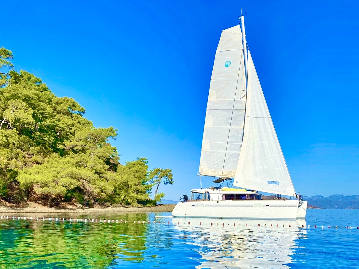 Lagoon 450F — photo 1