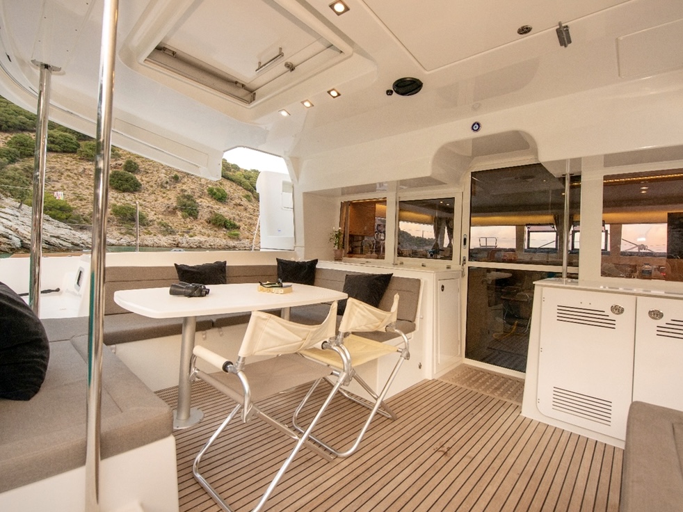 Lagoon 450F — photo 7