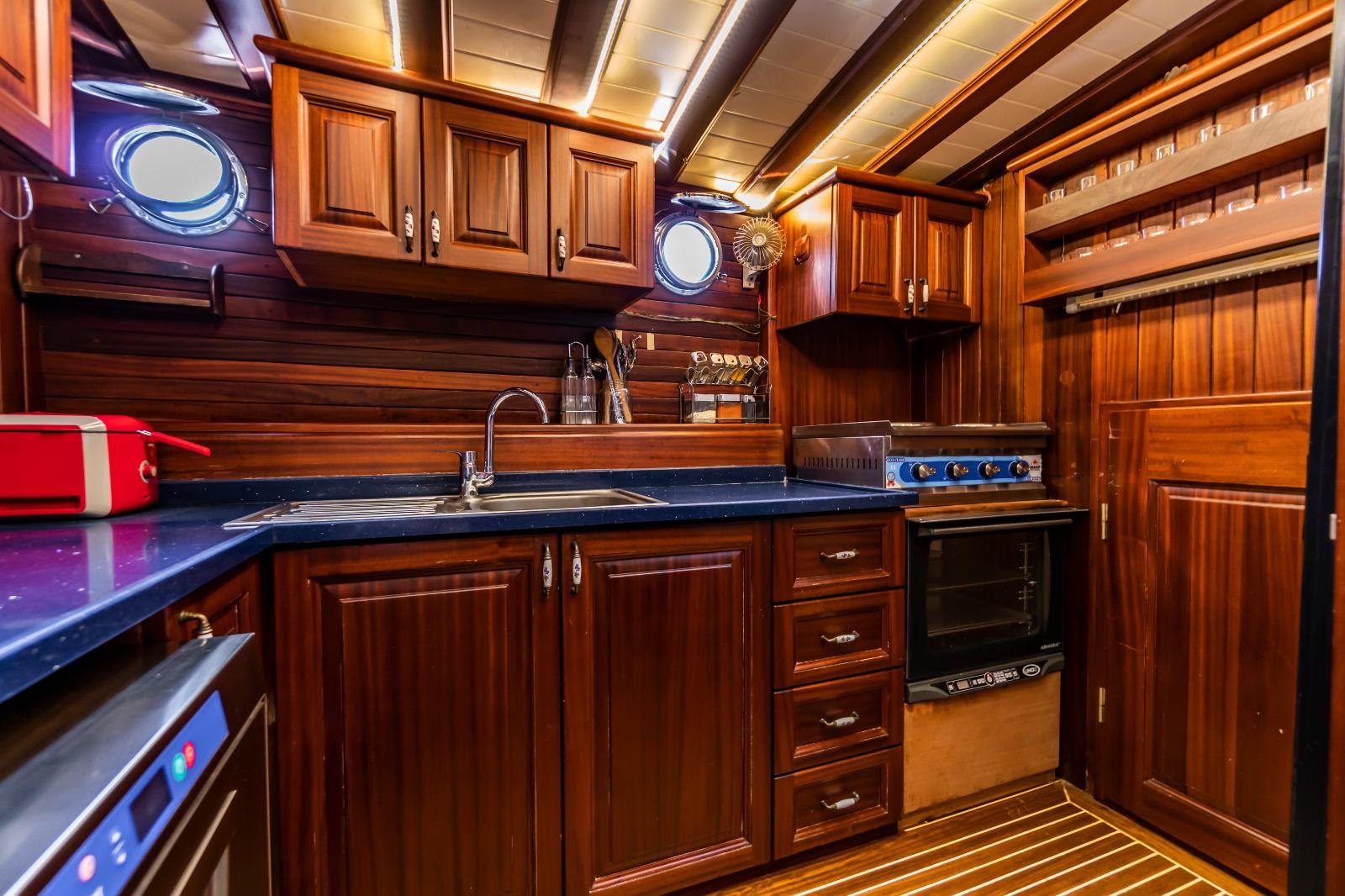 Custom Built — photo 15