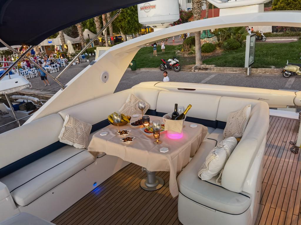Princess V65 — photo 9