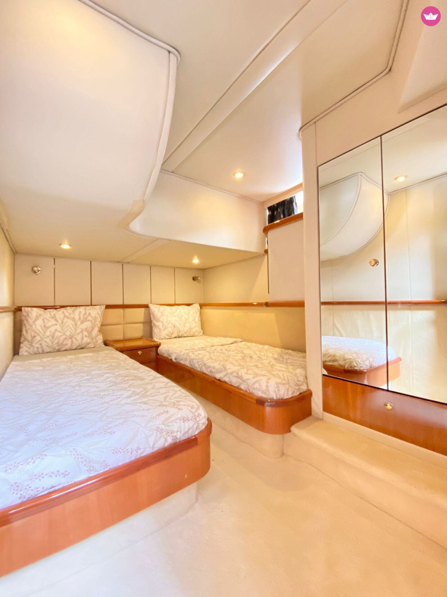Motorboat Sunseeker Manhattan 62 — photo 6