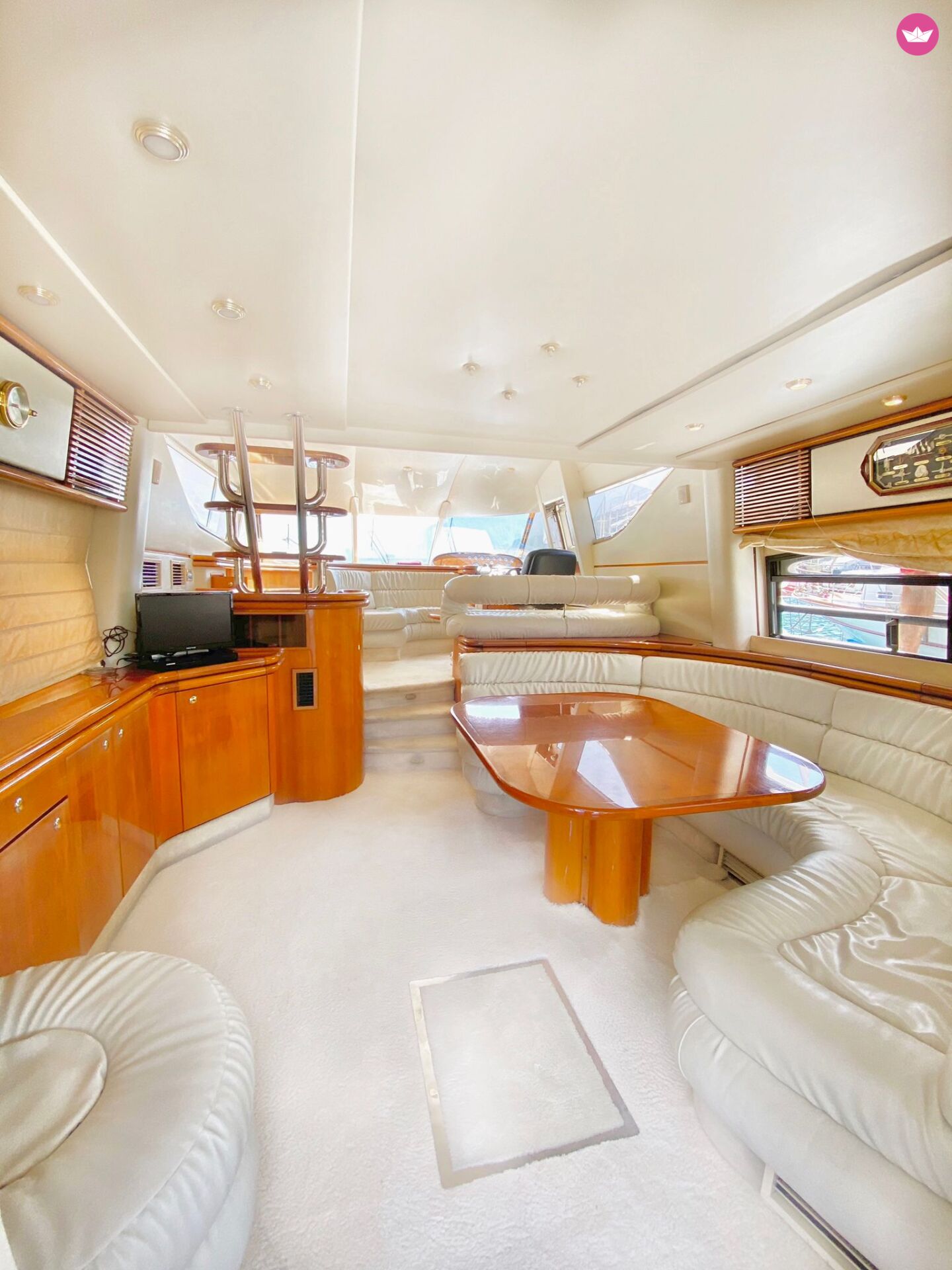 Motorboat Sunseeker Manhattan 62 — photo 8