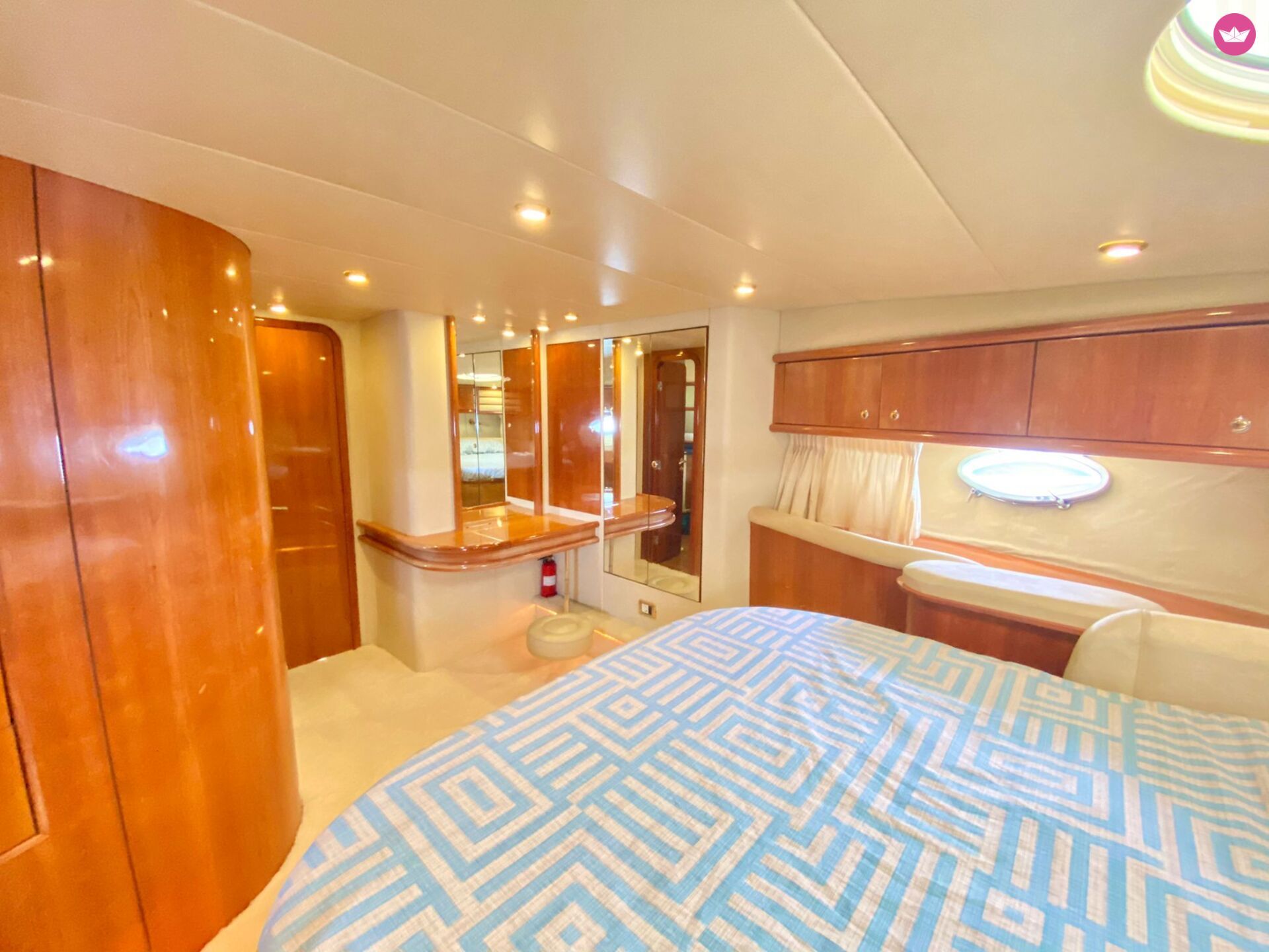 Motorboat Sunseeker Manhattan 62 — photo 9