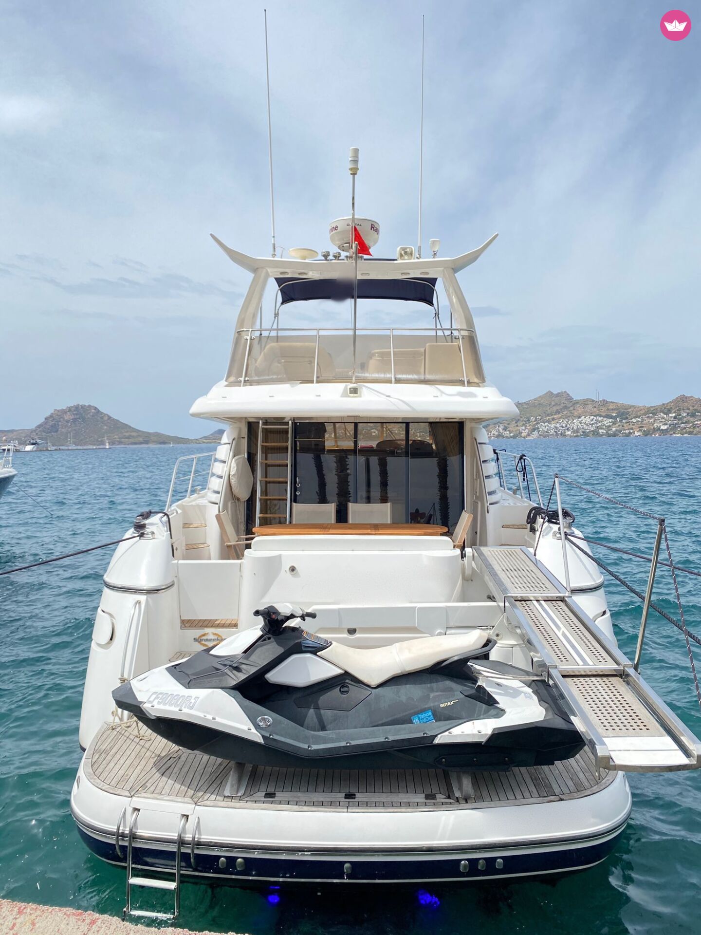Motorboat Sunseeker Manhattan 62 — photo 14