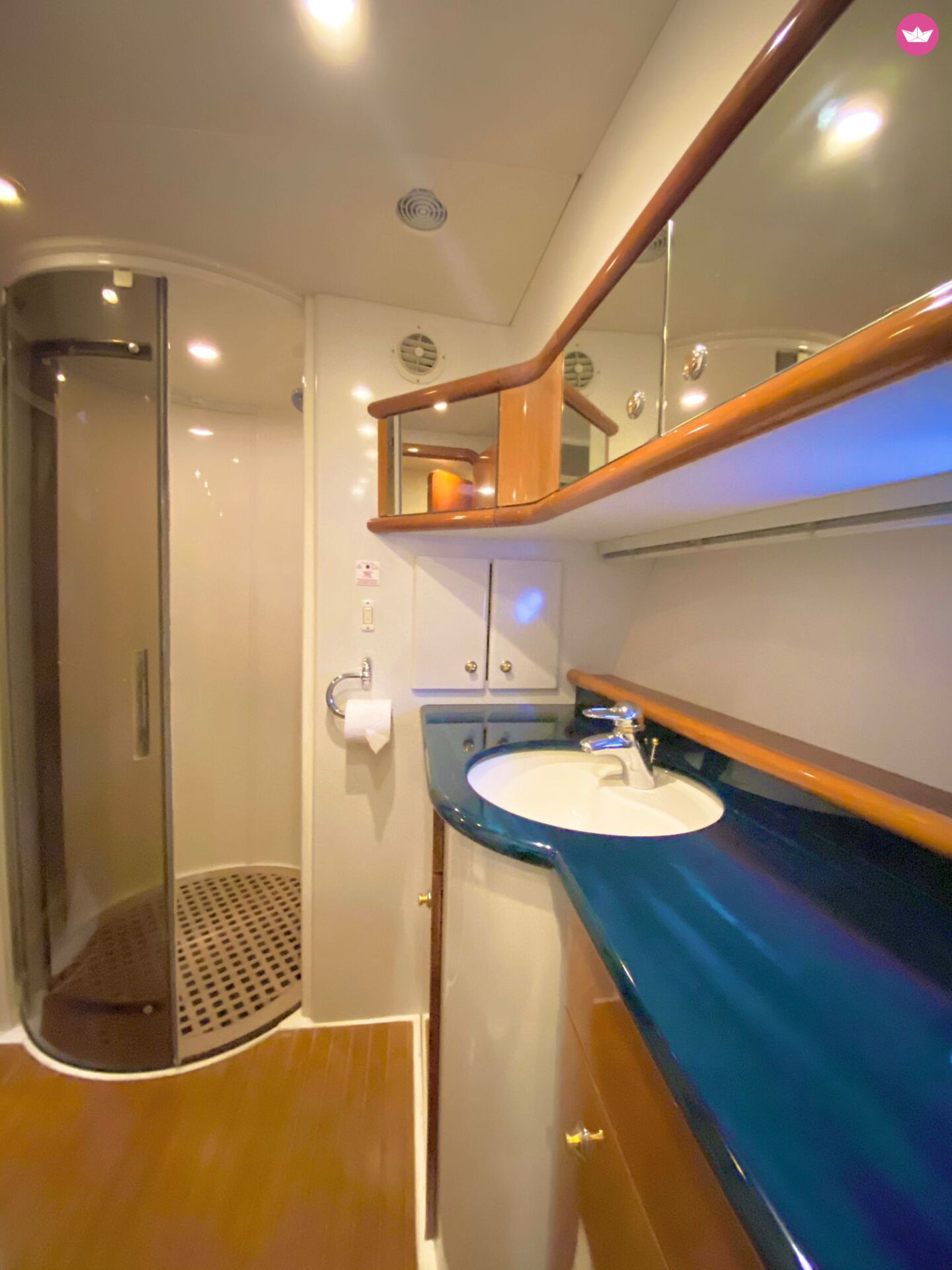 Motorboat Sunseeker Manhattan 62 — photo 16