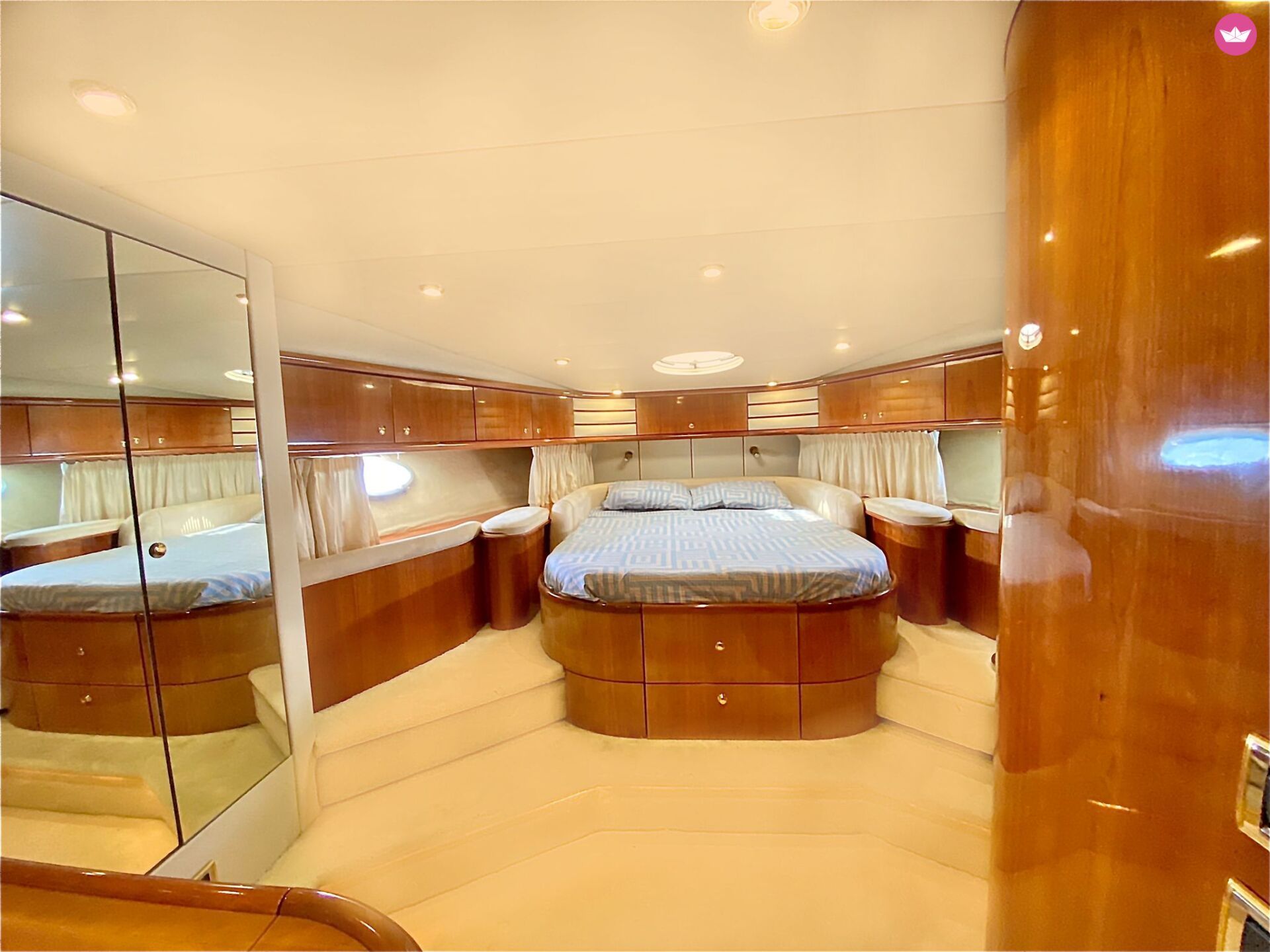Motorboat Sunseeker Manhattan 62 — photo 17
