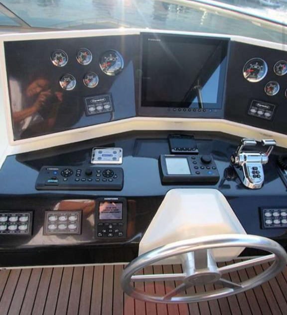 Motor boat Canados 86 — photo 11