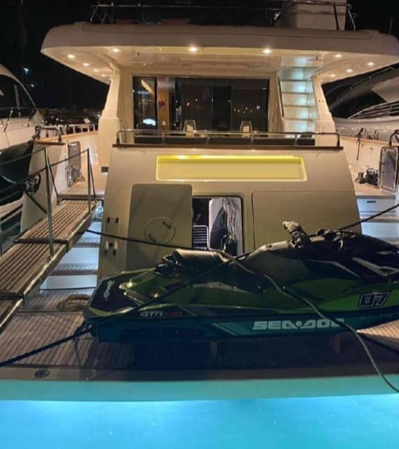 Motor boat Canados 86 — photo 13