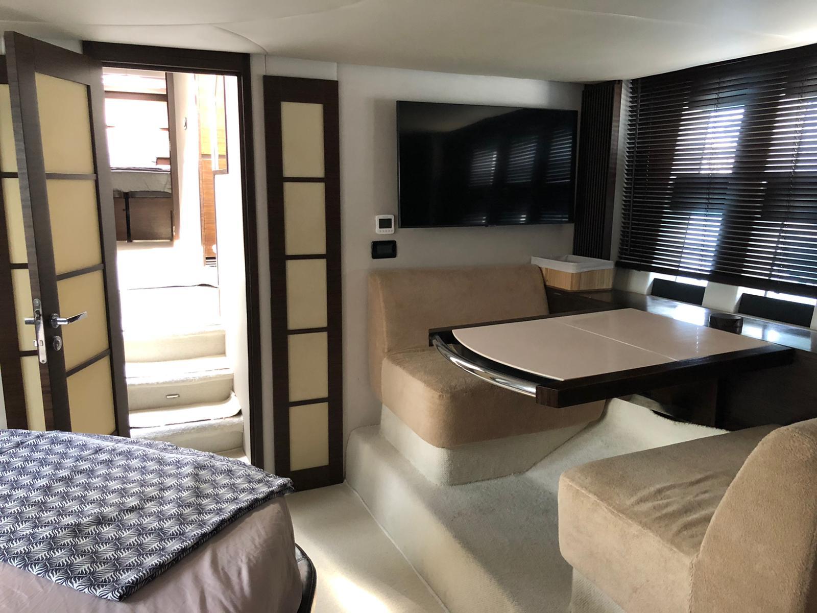 Motor boat Azimut 62S — photo 13
