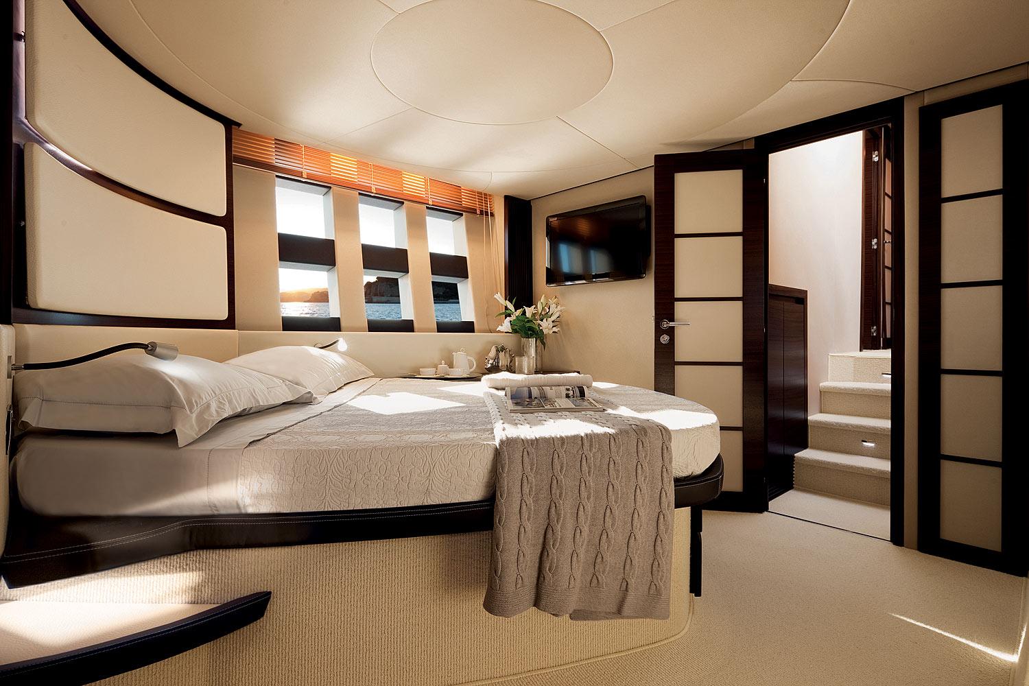 Motor boat Azimut 62S — photo 23