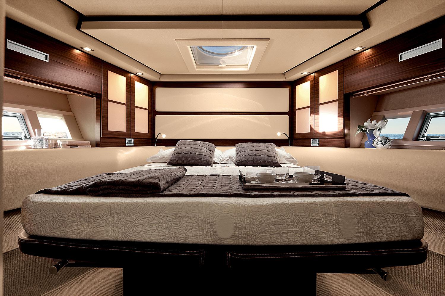 Motor boat Azimut 62S — photo 26