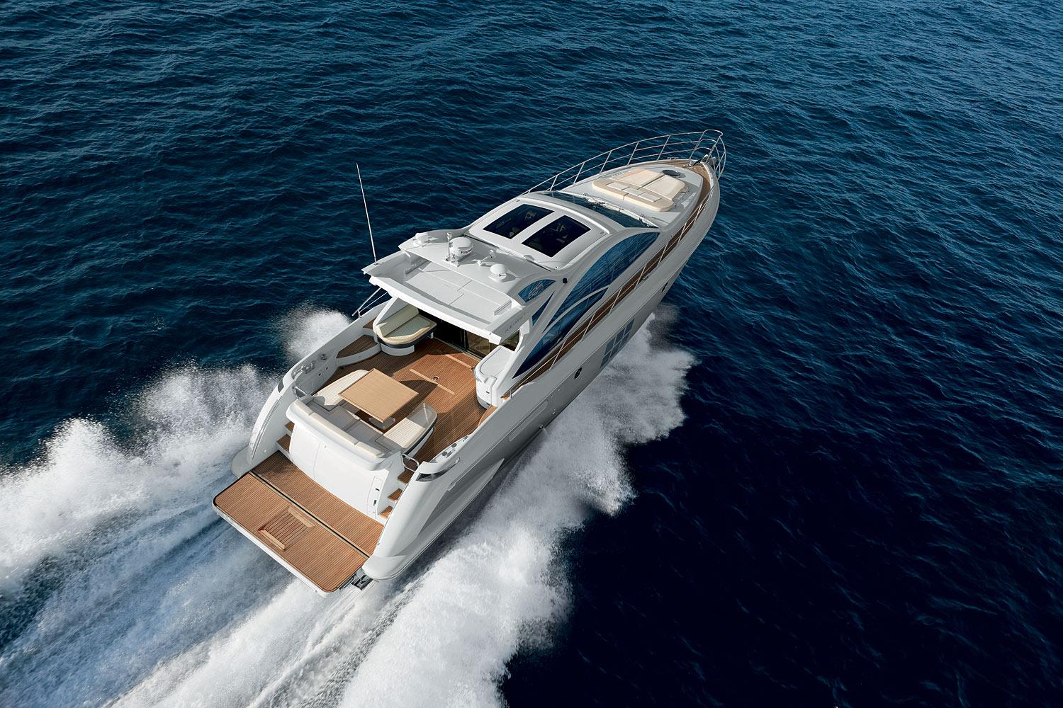 Motor boat Azimut 62S — photo 2