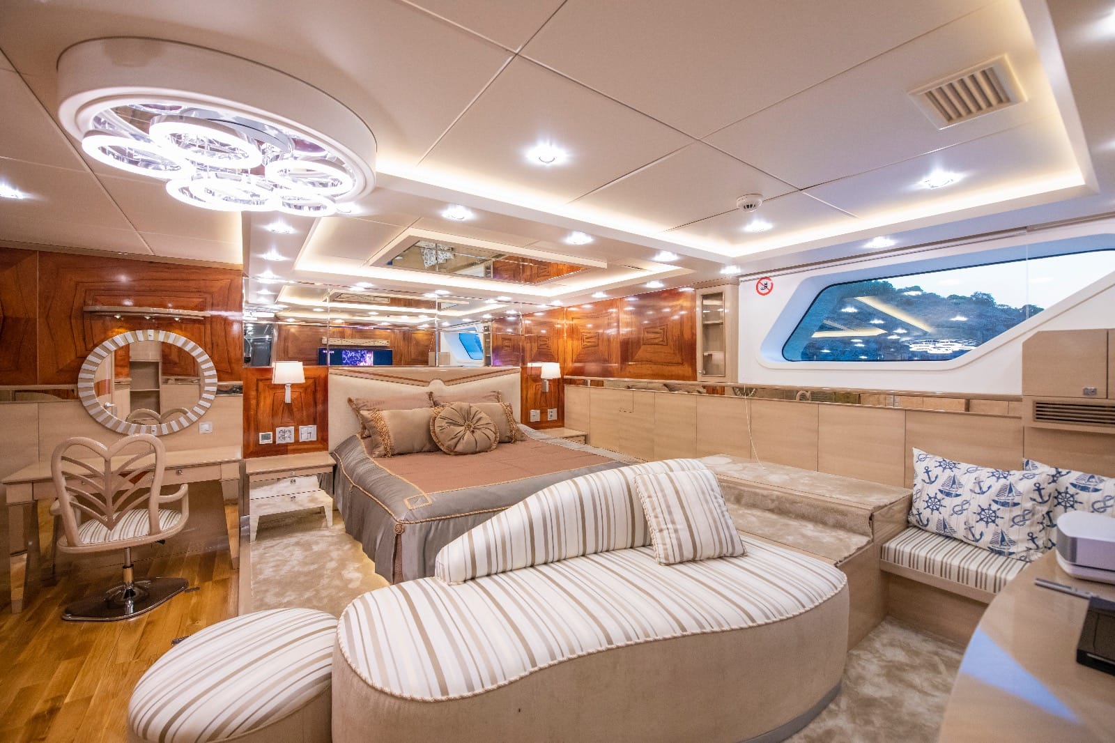 Custom Built Motorboat — photo 10