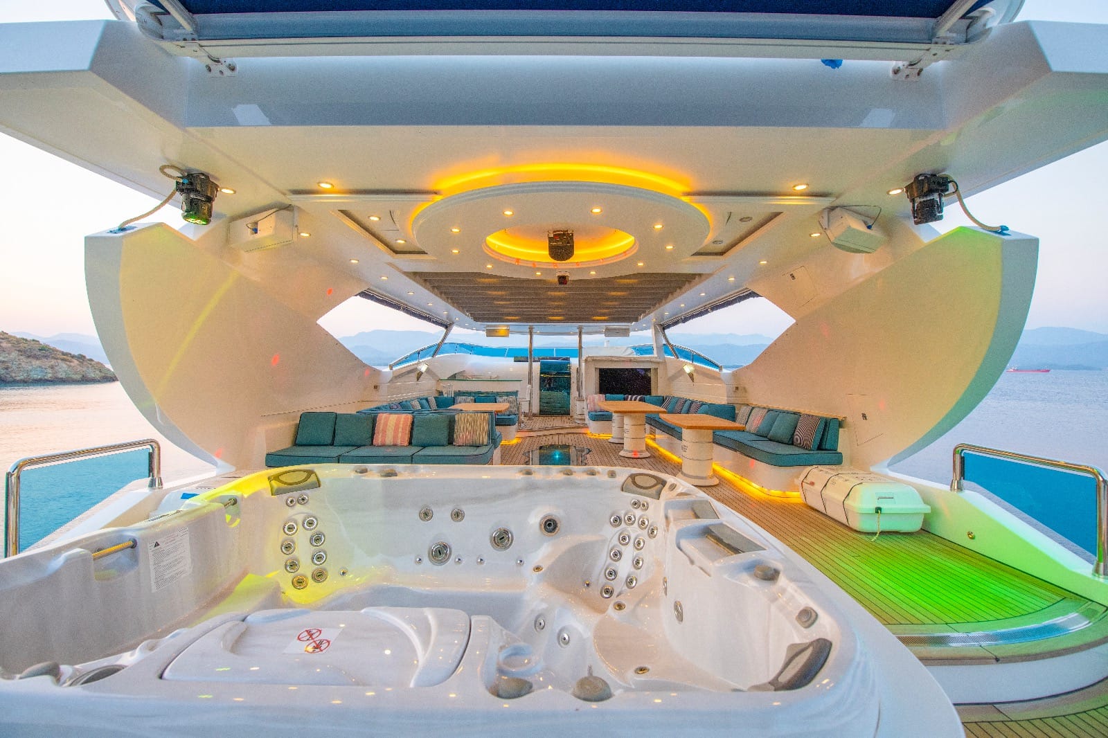 Custom Built Motorboat — photo 21