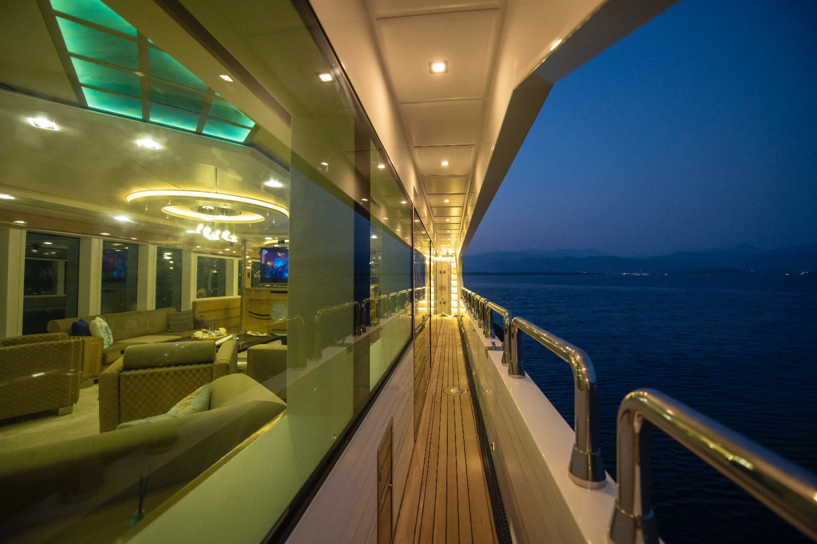 Custom Built Motorboat — photo 22