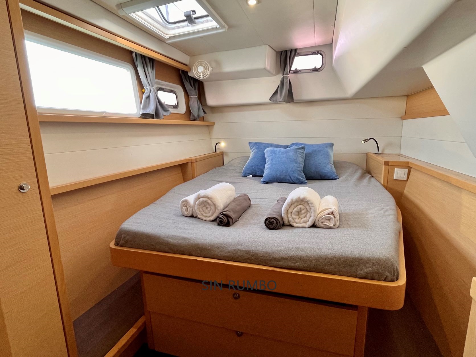 Lagoon 450 — photo 2