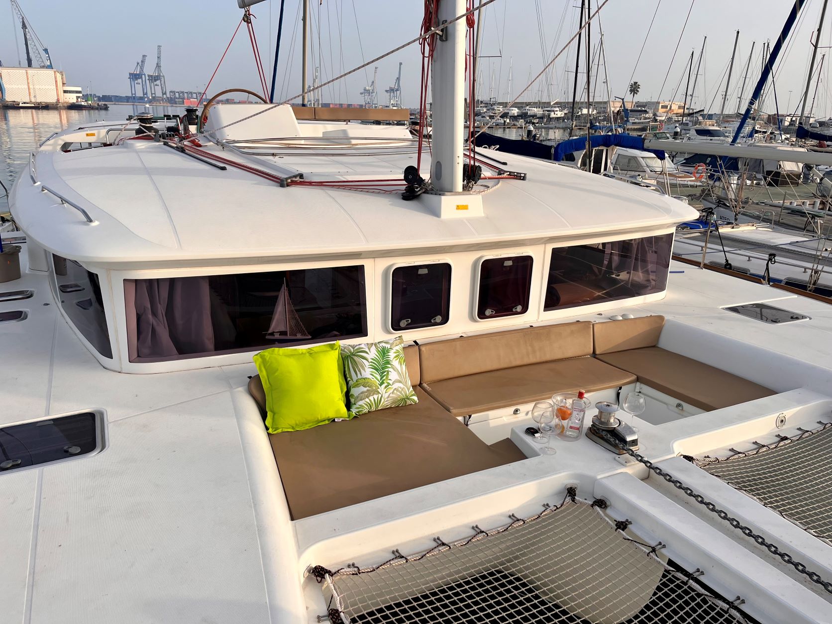 Lagoon 450 — photo 3
