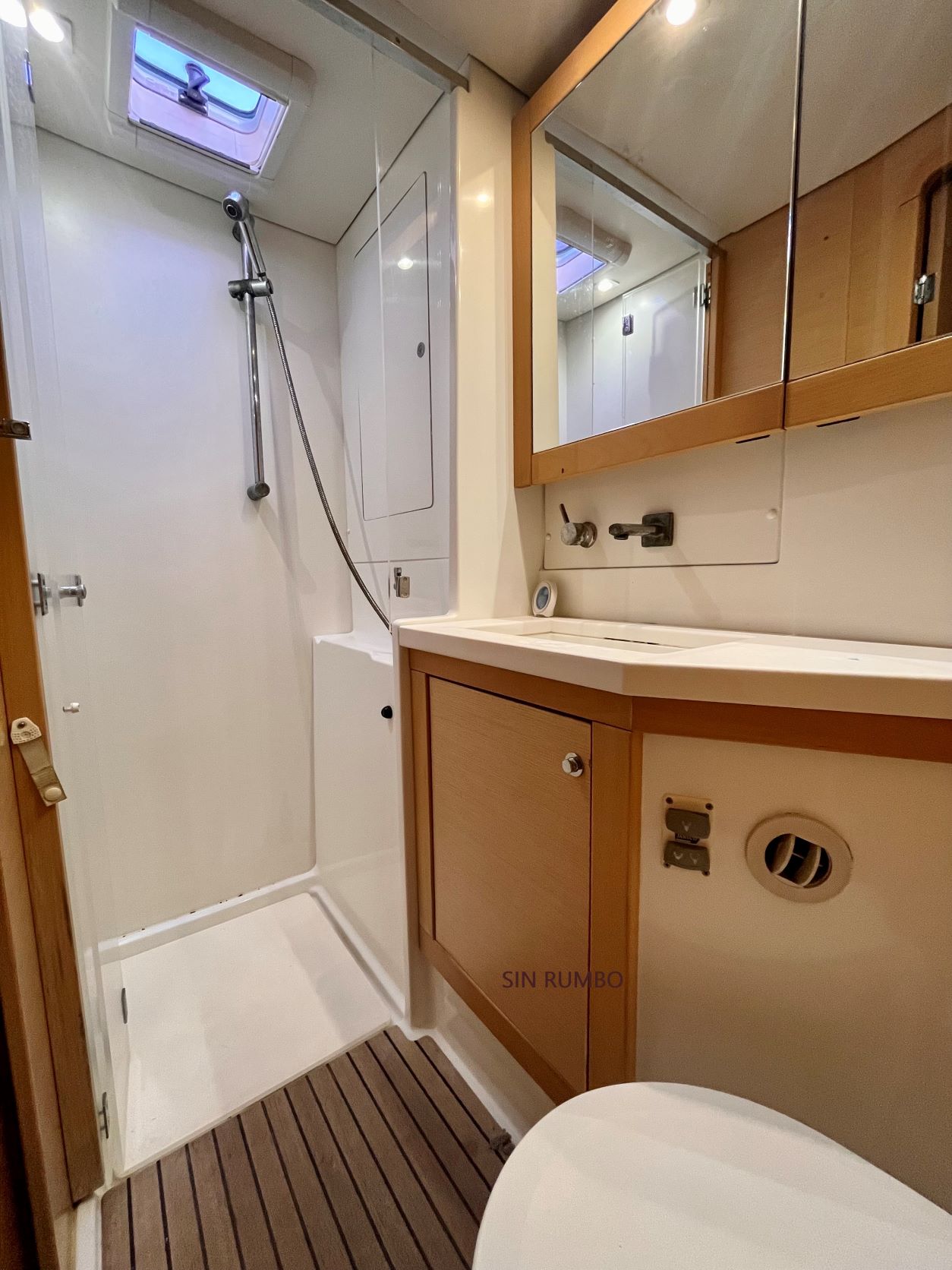 Lagoon 450 — photo 9