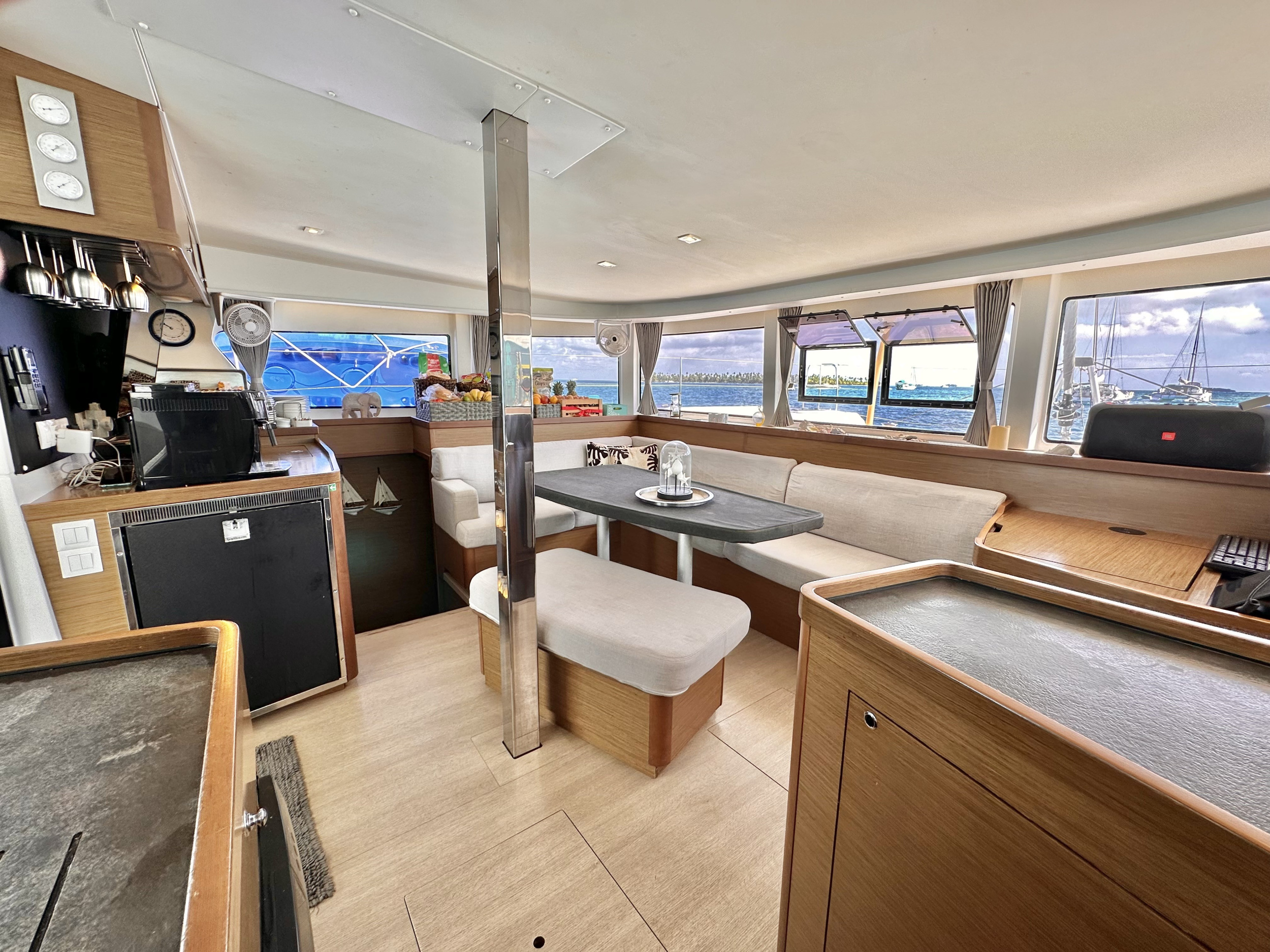 LAGOON 42 — photo 2