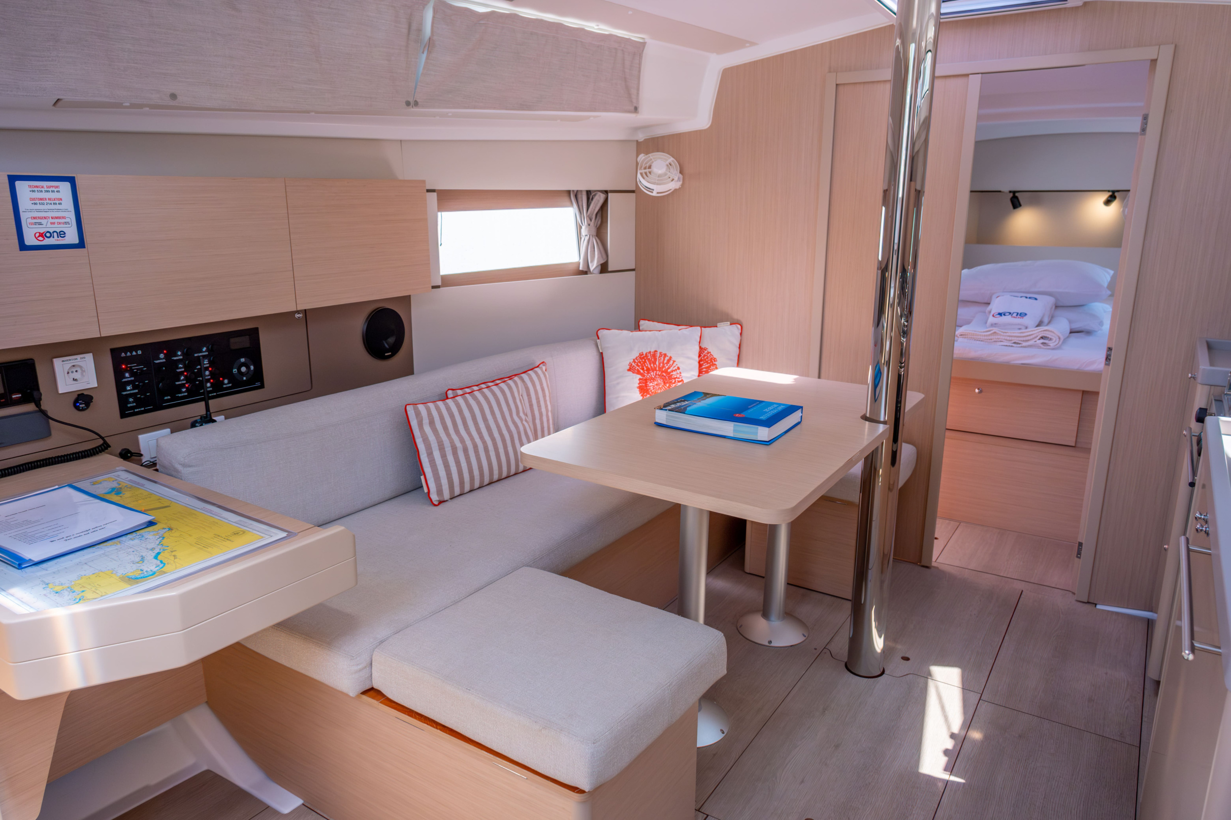 Beneteau Oceanis 38.1 — photo 7