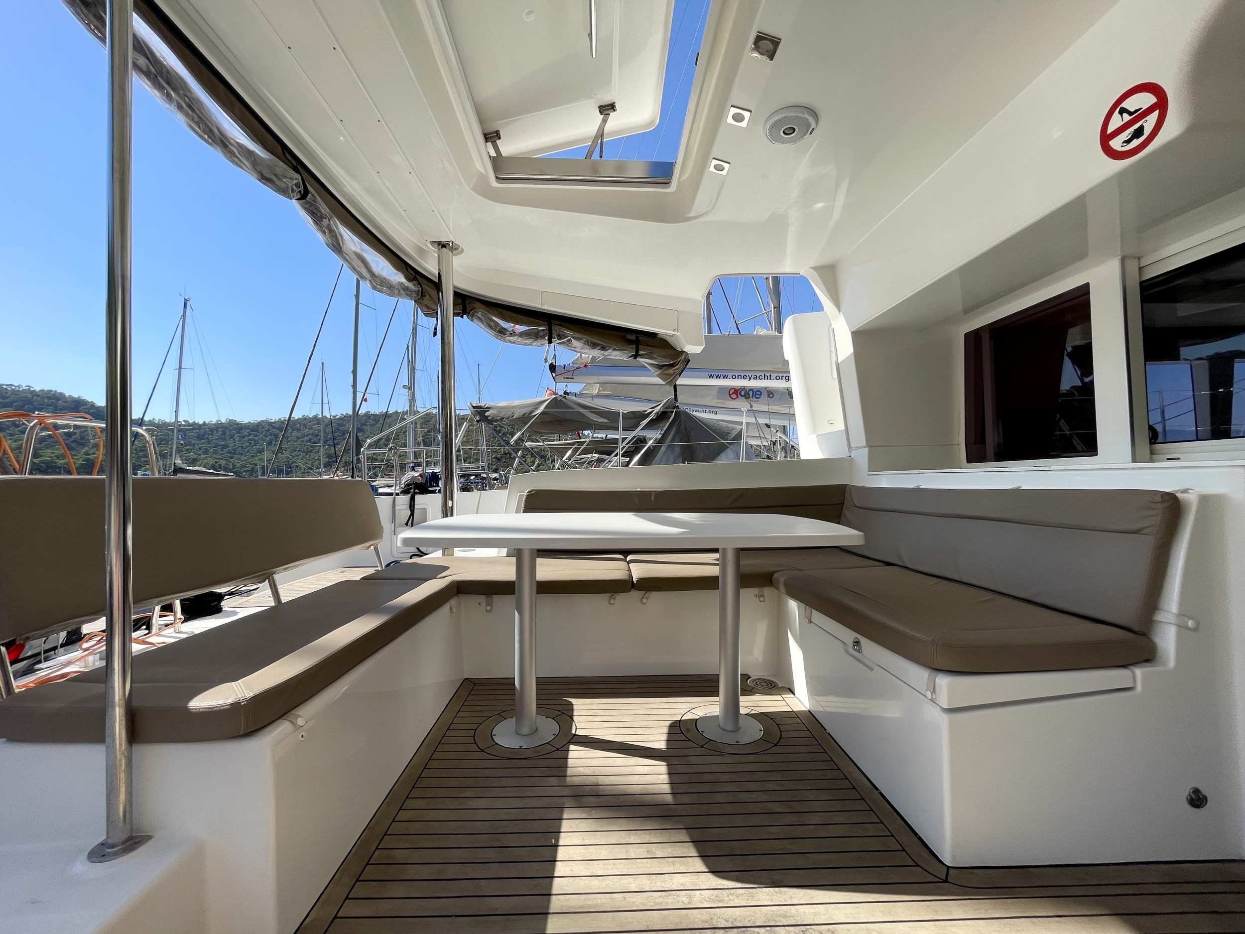 Lagoon 450s — photo 11