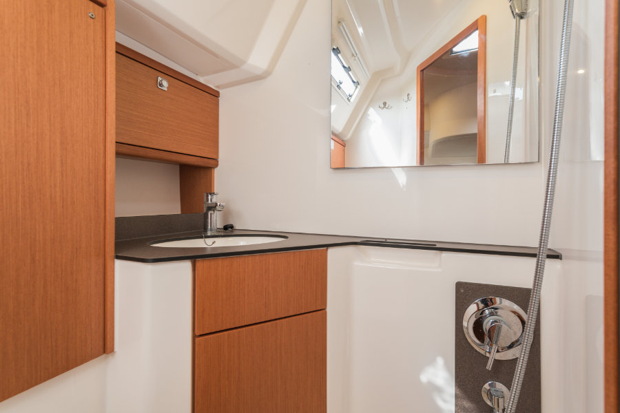 Bavaria 46 — photo 5