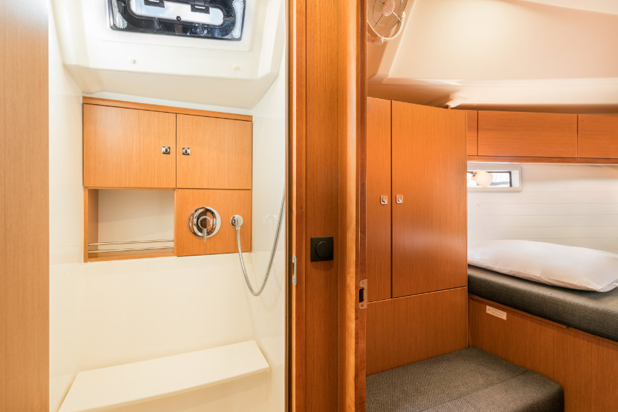Bavaria 46 — photo 6
