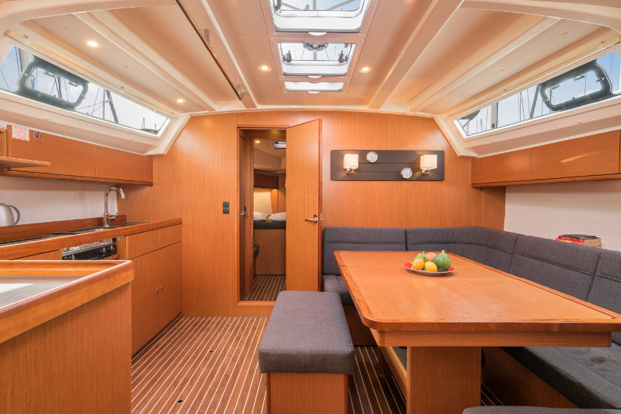 Bavaria 46 — photo 8