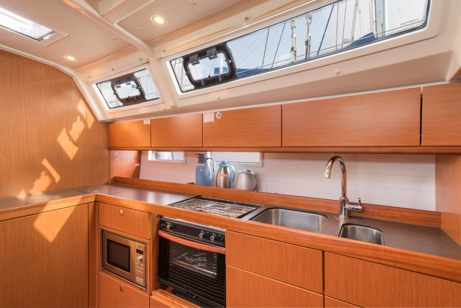 Bavaria 46 — photo 10