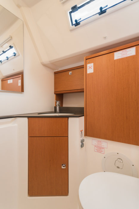Bavaria 46 — photo 12