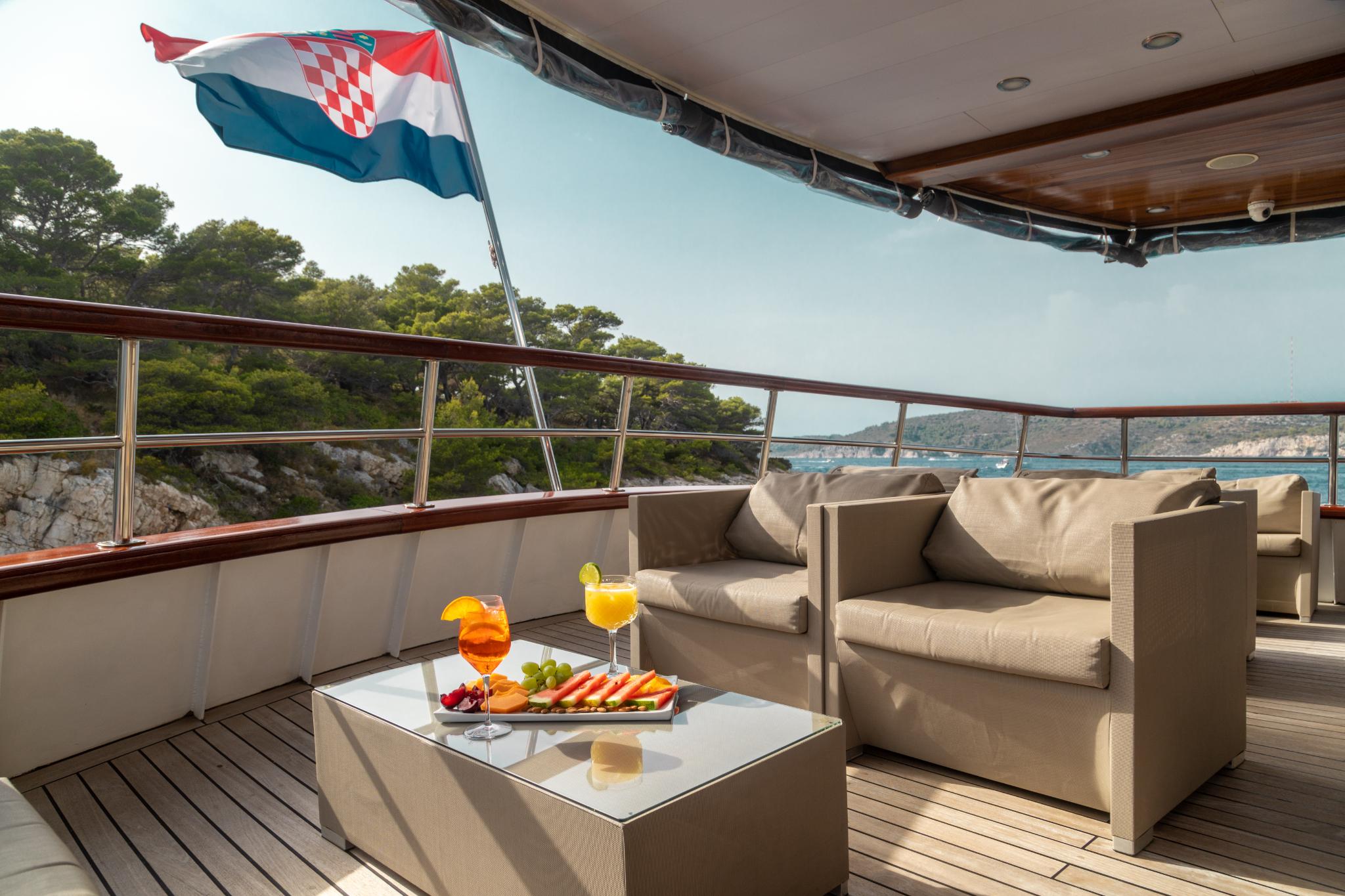 Cruising ship — photo 2