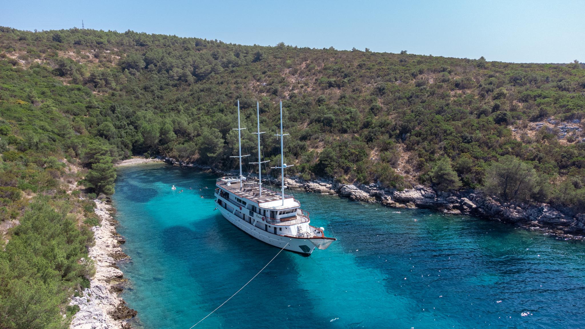 Cruising ship — photo 3