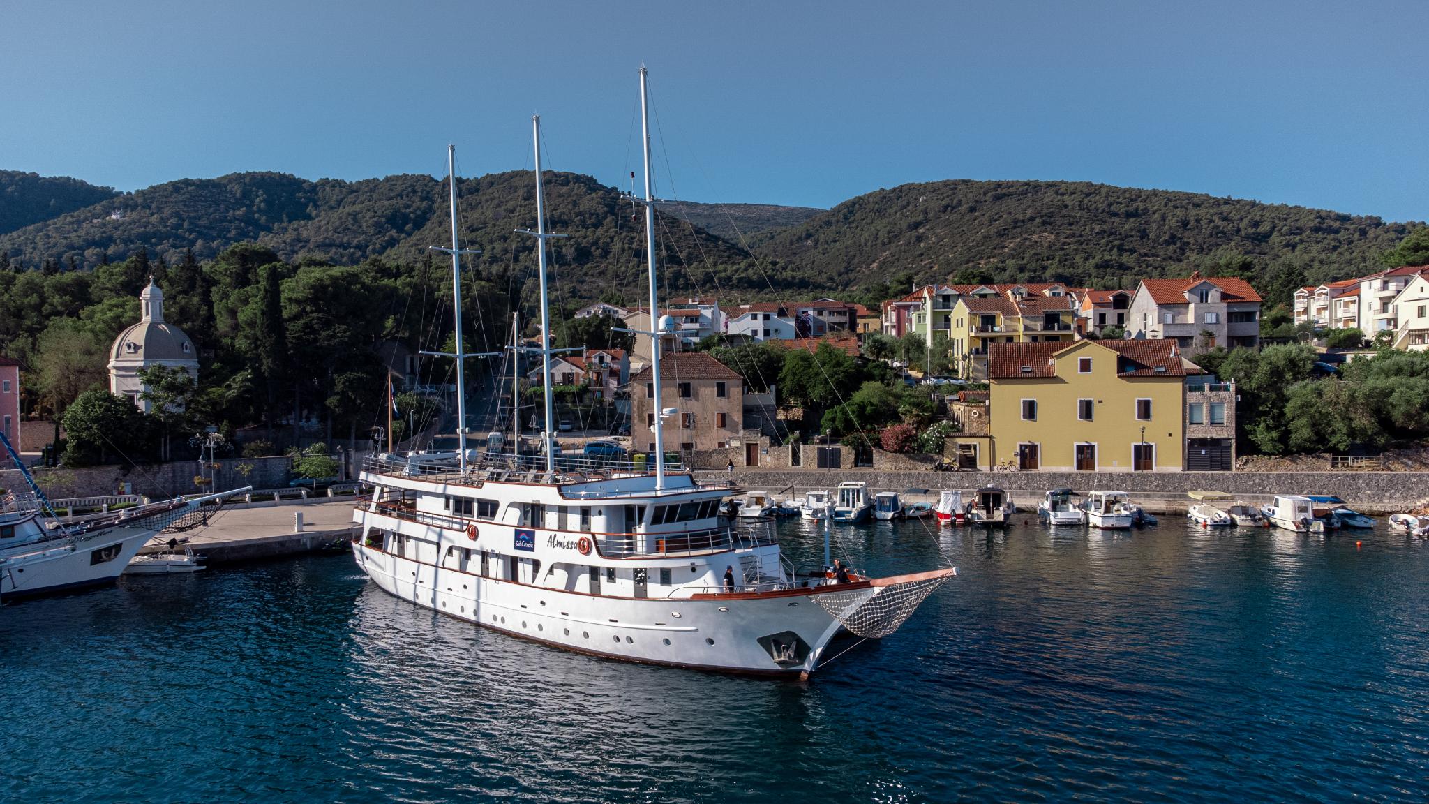 Cruising ship — photo 10