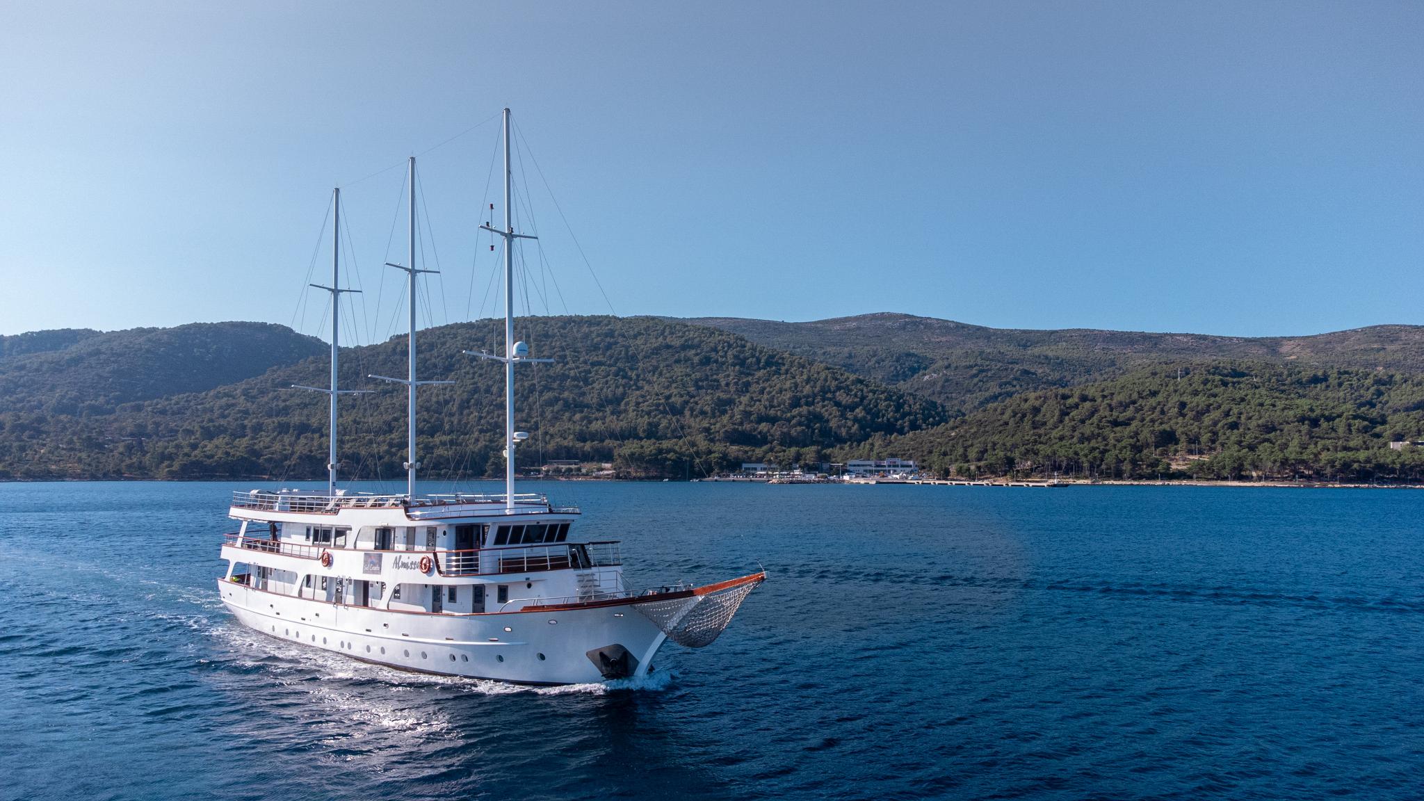 Cruising ship — photo 11