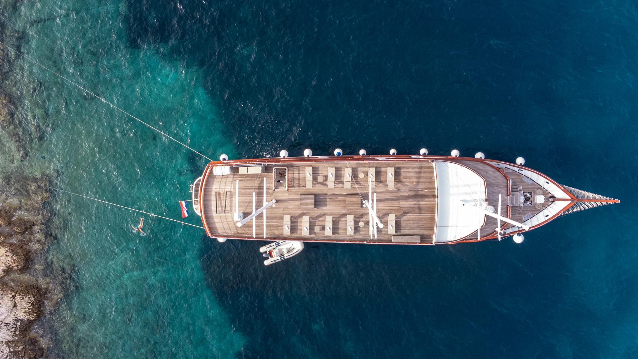 Cruising ship — photo 14