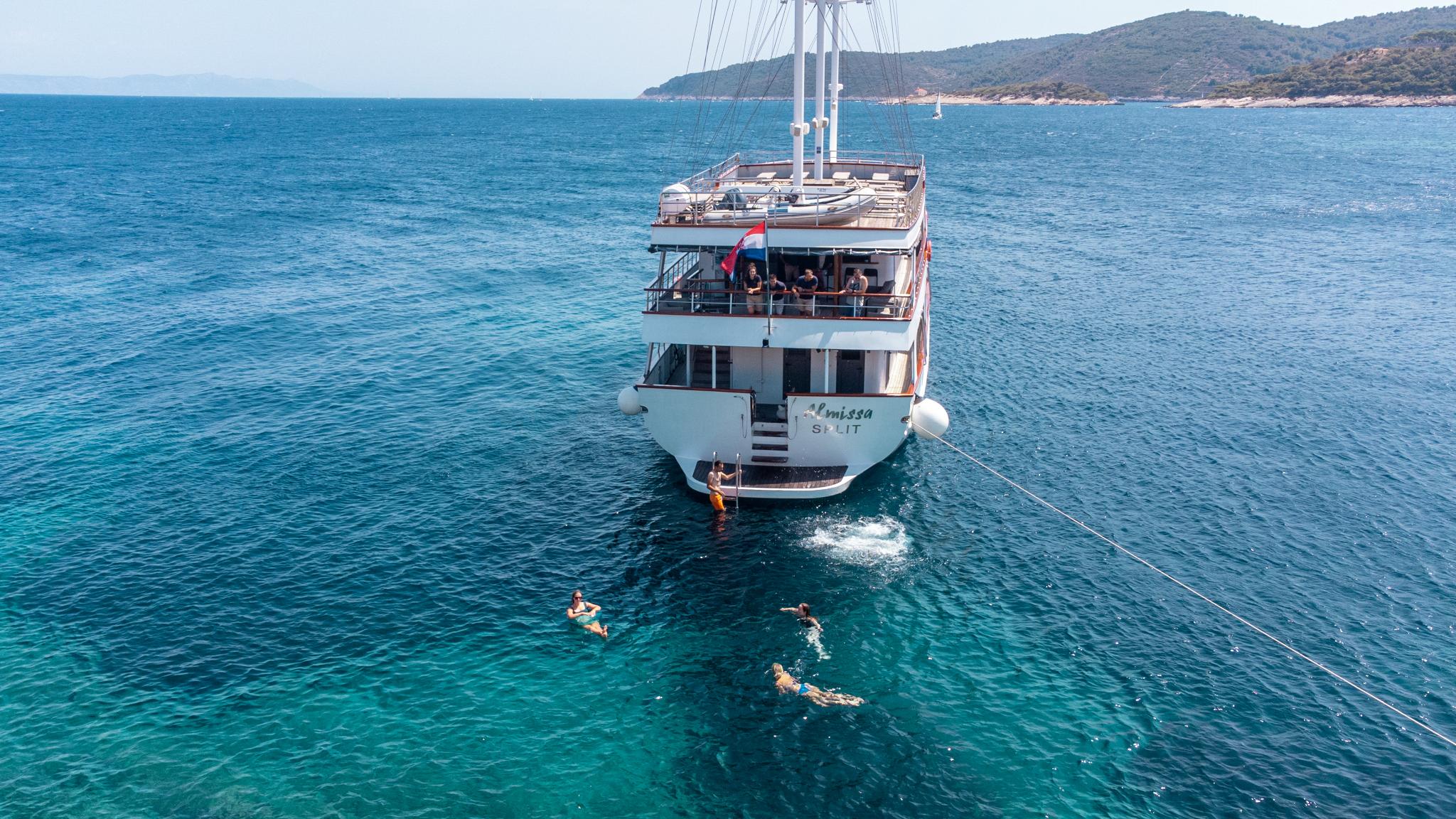 Cruising ship — photo 15