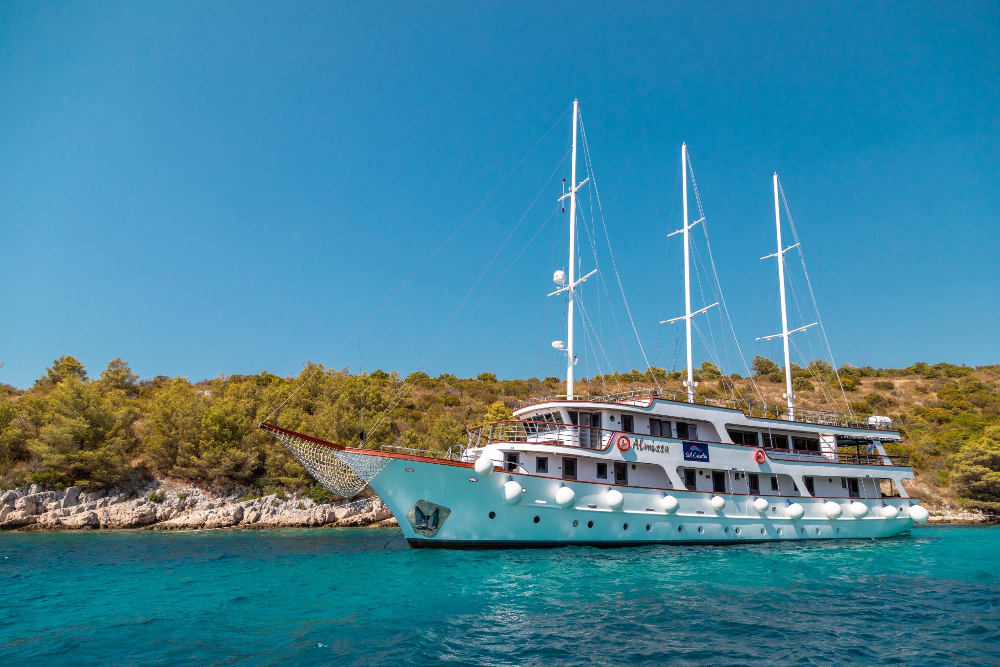 Cruising ship — photo 17