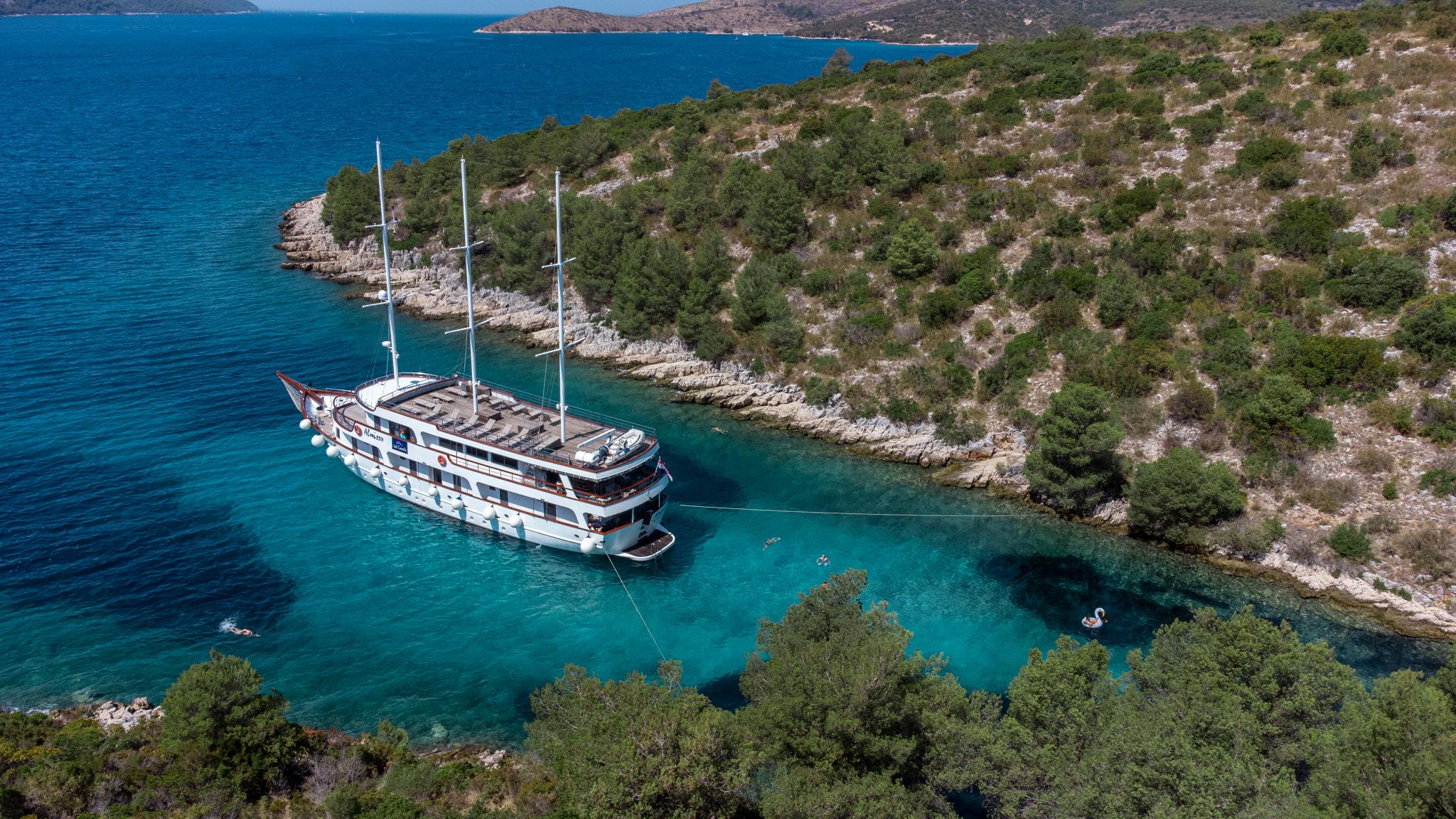 Cruising ship — photo 18